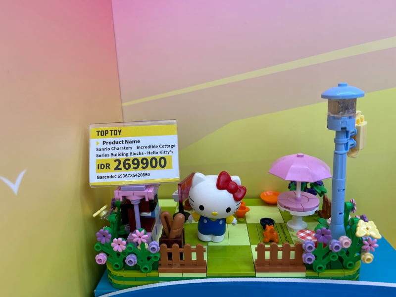 Sanrio Charaters Incredible Cottage Series Building Blocks - Hello Kitty’s Gard,,each