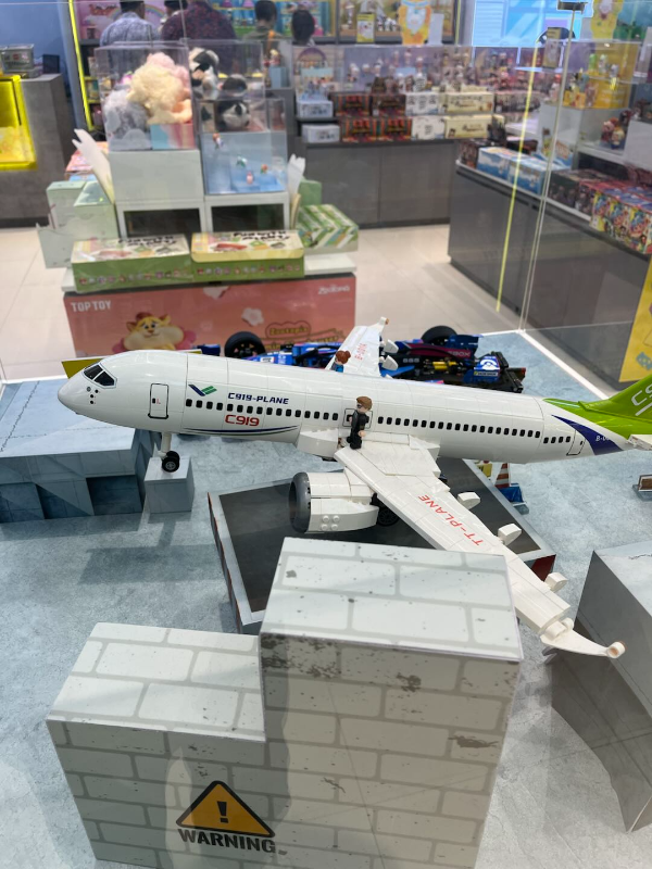 The Pillars of a Great Power -China developed commercial airliner,,each