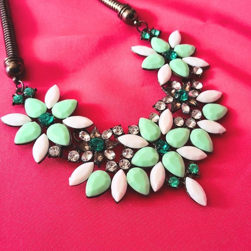 Collar Hojas Verde agua/Blanco