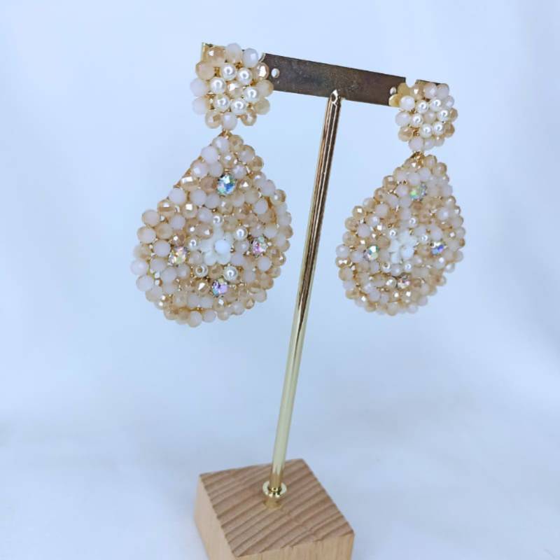 Aretes en pedrería Gota