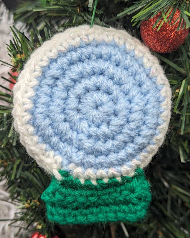 Crochet Snowglobe Ornament (C) - Green base: Green Xmas Tree Icon with 5 Snowflake icons in Globe