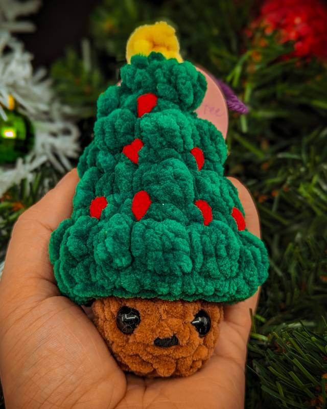 Chibi Xmas Tree Crochet Plush Ornament with Yellow Star