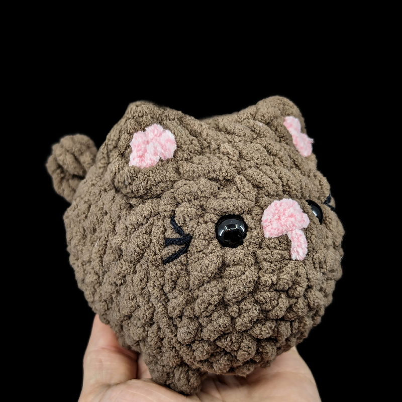 Brown Loaf Cat Brochet Plush made with Soft Blanket Yarn