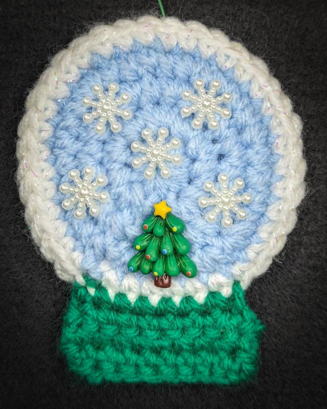 Crochet Snowglobe Ornament (C) - Green base: Green Xmas Tree Icon with 5 Snowflake icons in Globe