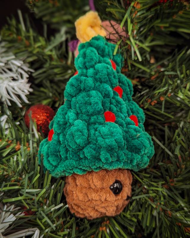 Chibi Xmas Tree Crochet Plush Ornament with Yellow Star
