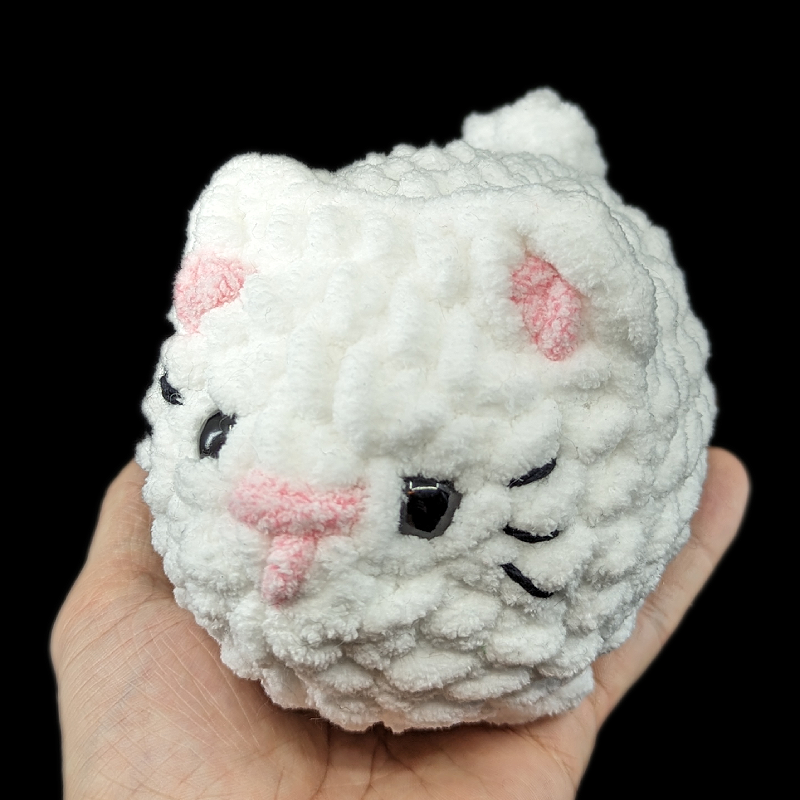 White Loaf Cat Brochet Plush made with Soft Blanket Yarn