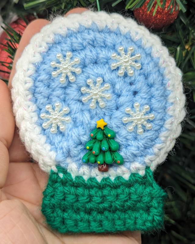 Crochet Snowglobe Ornament (C) - Green base: Green Xmas Tree Icon with 5 Snowflake icons in Globe