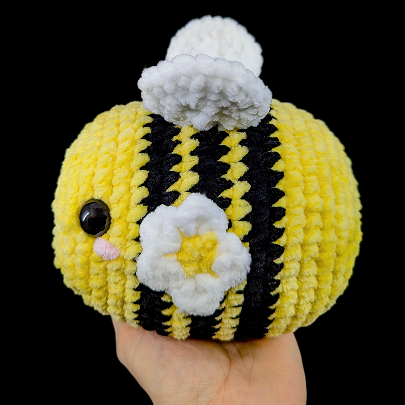 Kawaii Style "DaisyBee" Crochet Ball Plush Bumblebee