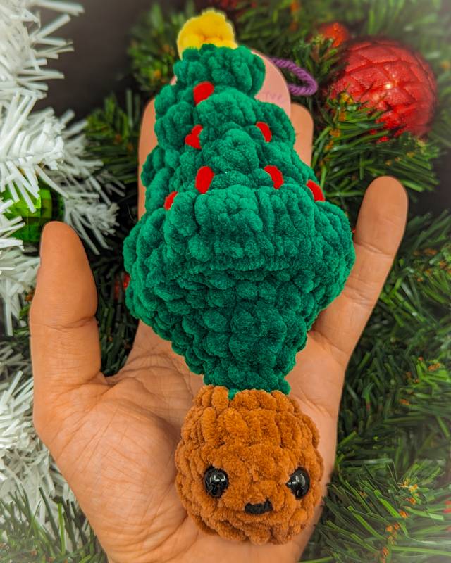 Chibi Xmas Tree Crochet Plush Ornament with Yellow Star