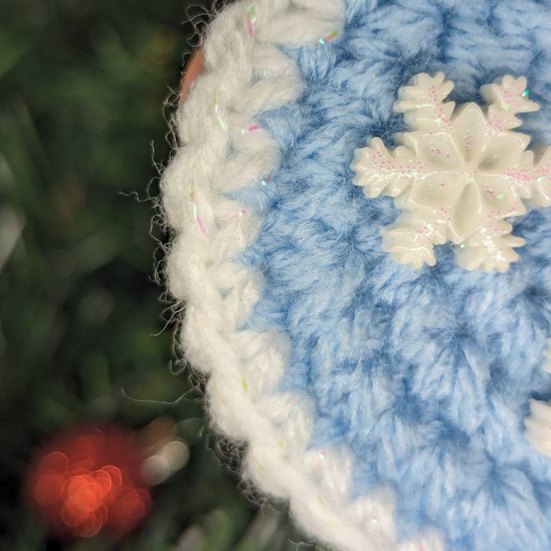 Crochet Snowglobe Ornament (F) - Red base: Green/Red Xmas Wreath and Kawaii Snowman with 2 snowflakes icons in Globe