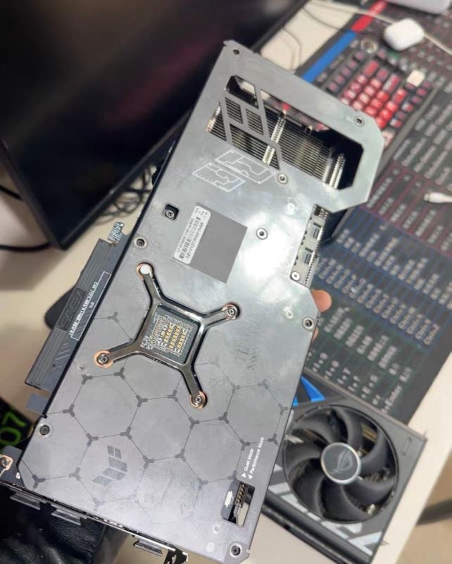 ASUS TUF Gaming Radeon™ RX 7600 XT OC Edition 16GB GDDR6