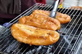 នំប៉័ងអាំងលើអំបិលម្ទេស
Grilled bread with chili salt