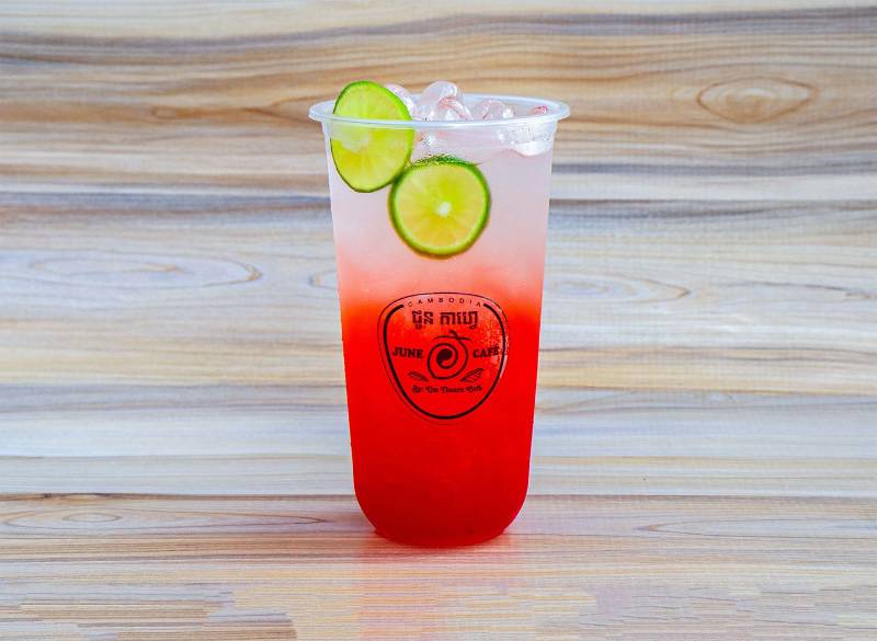 សេរ៉ូក្រូចឆ្មាសូដា
Lime syrup soda