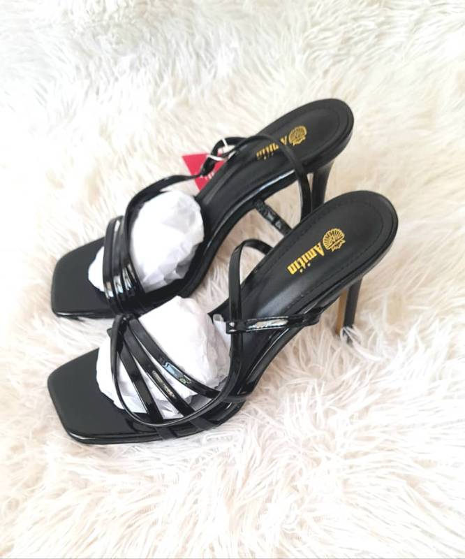 Black Strappy High Heel Sandals – Elegant Women’s Fashion