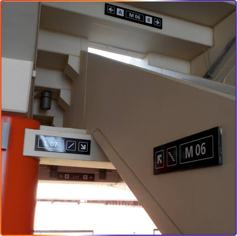 لوحات المباني (Building Signage)