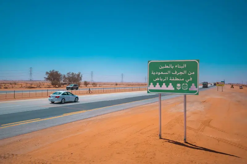 لوحات الطرق (Outdoor Billboards)