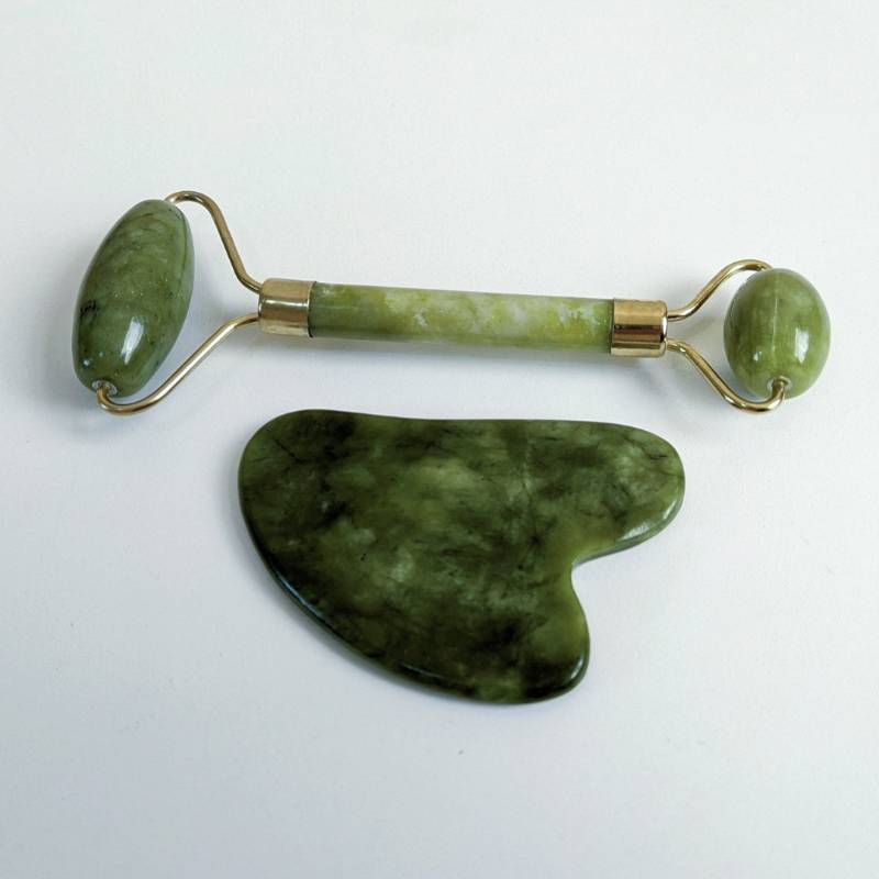 Guasha + rodillo facial de piedra Jade natural
