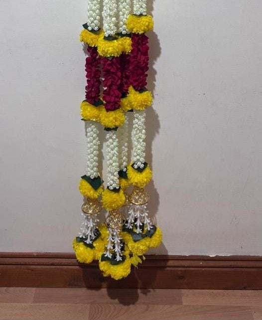 PN LT124 Mogra, MG and Red Flower Latkan. Lenght 5 Feet (Single)