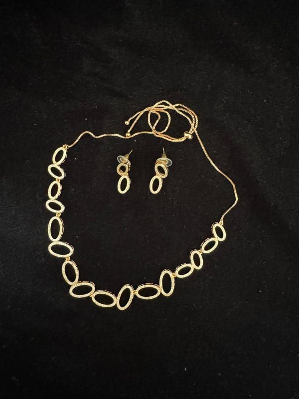 Imitation Jewellery 110