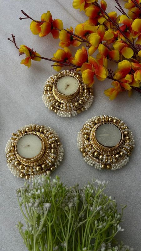 PB 301 Pop pom Table Top  4x12 in with 3 Tlight