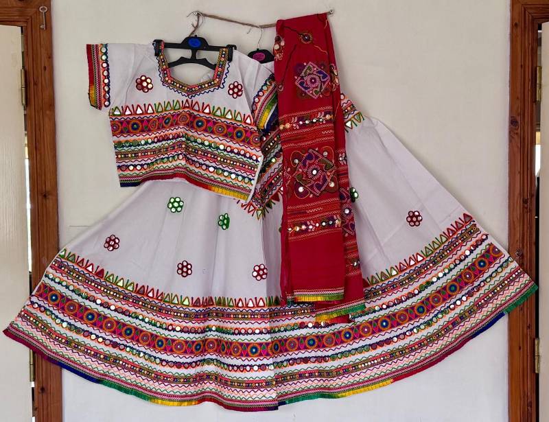 Ghaghra 318. Size XL. Lenght 40 in