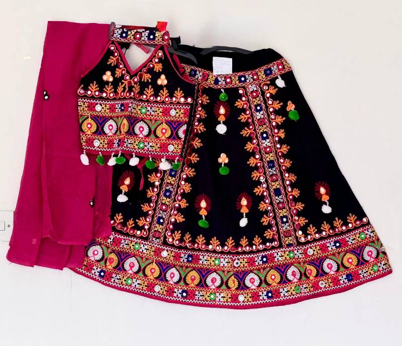 Ghaghra 215. Size 27.. Age 7-8yr. Lenght 27.5 in