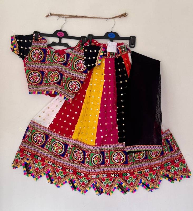 Ghaghra 214. Size 30. 9-10yr. Length 30 in