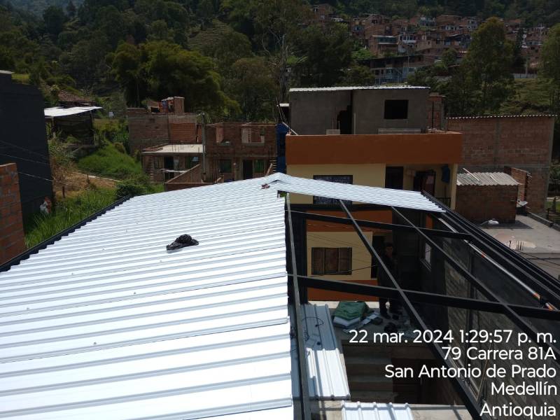 Diseño y elaboración de estructura de metal