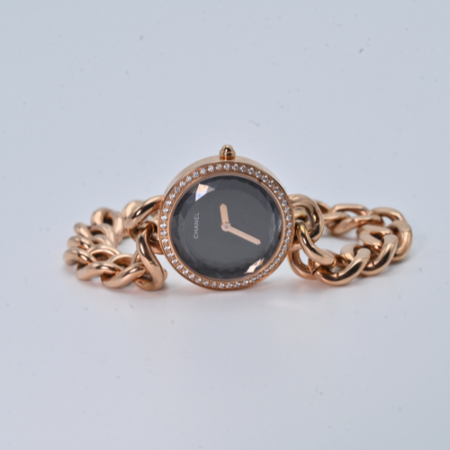 Chanel Luxury Diamond Bezel Ladies Watch – Elegance in Gold