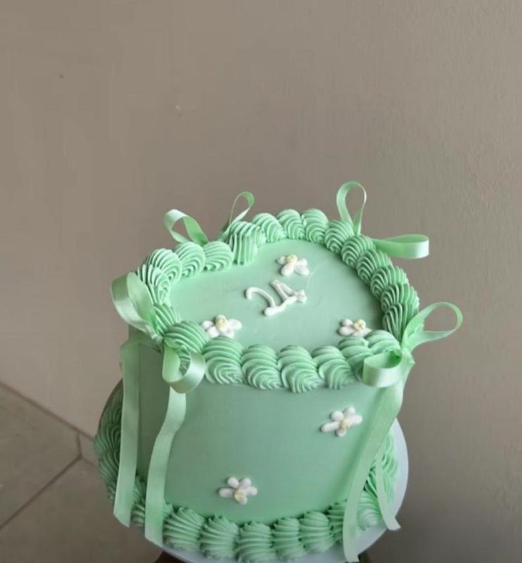 6"2 Buttercream Cake