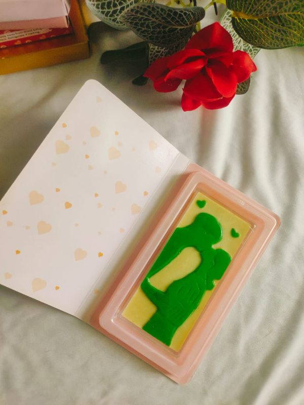 bar Book (Couple Kissing)