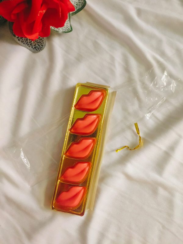 Chocolate lips for couples