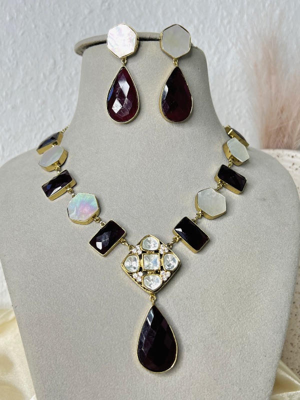 MOP with Moisnatte Necklace Set