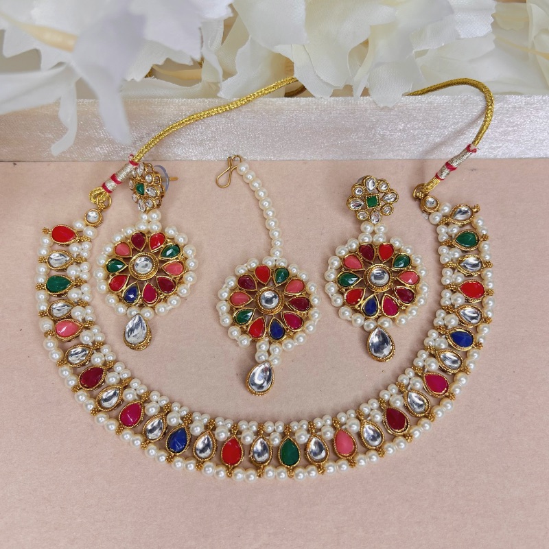 Sleek Kundan Neckline Set