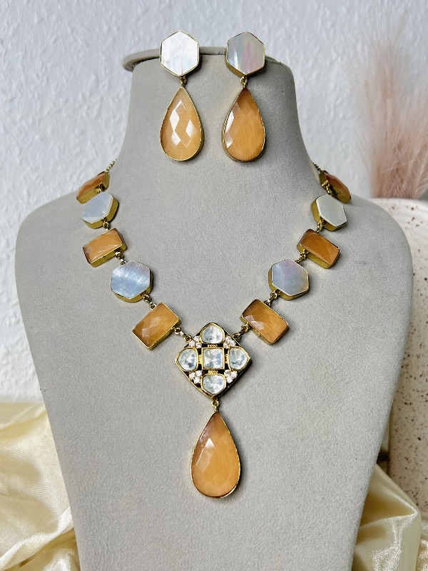 MOP with Moisnatte Necklace Set