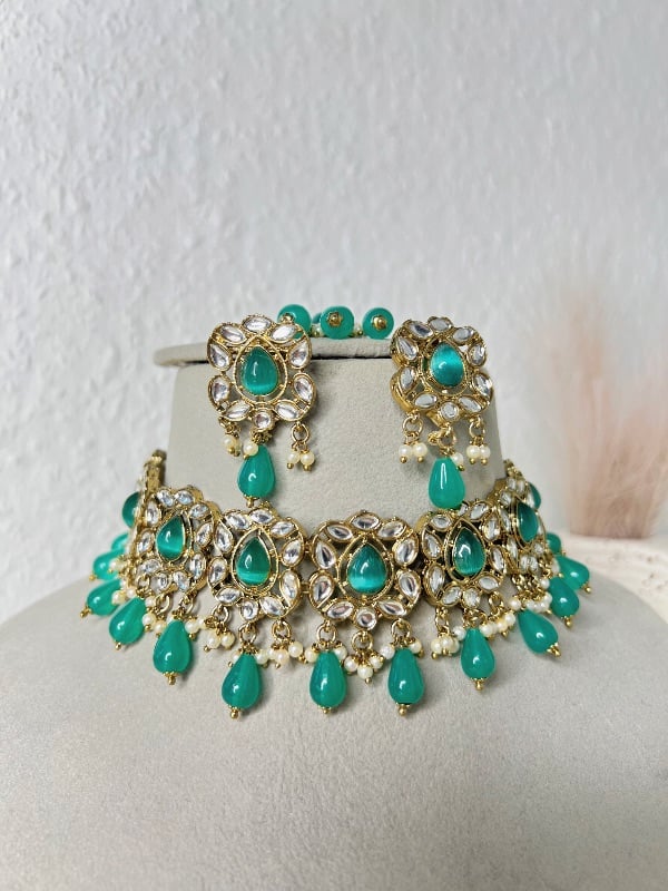 Sleek Mirror Kundan Choker Set