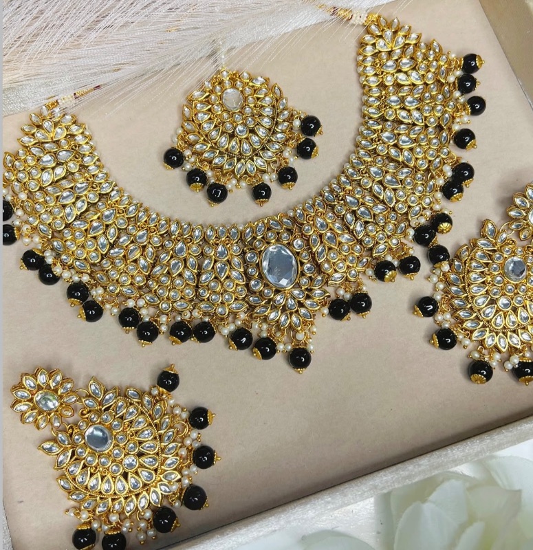 REET- Kundan Necklace Set
