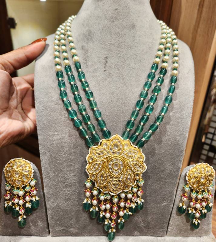 GREENY BEADS LEAFY  LIGHT WT GOLD JADAU NECKLACE SET