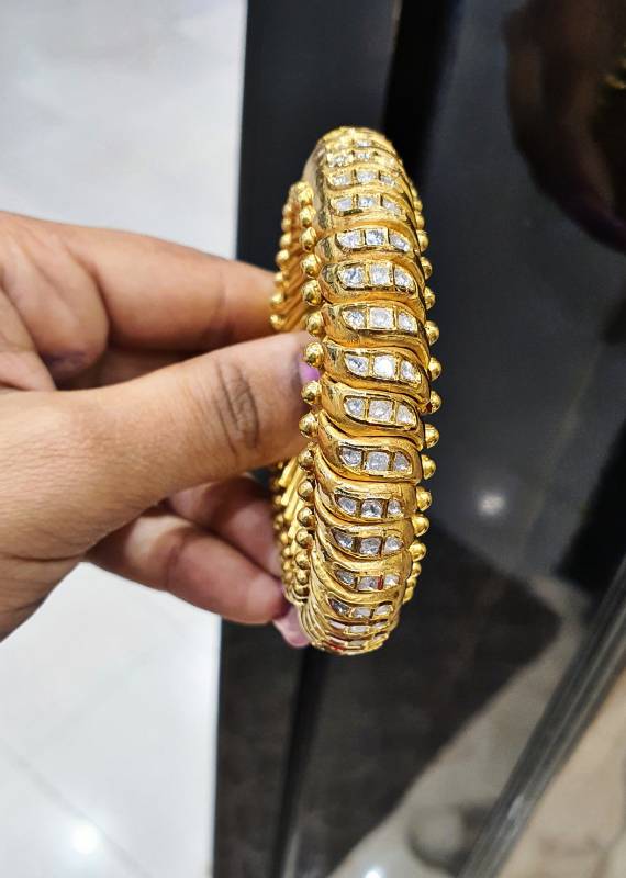 KERI SUTARLA GOLD JADAU POLKI BANGLE