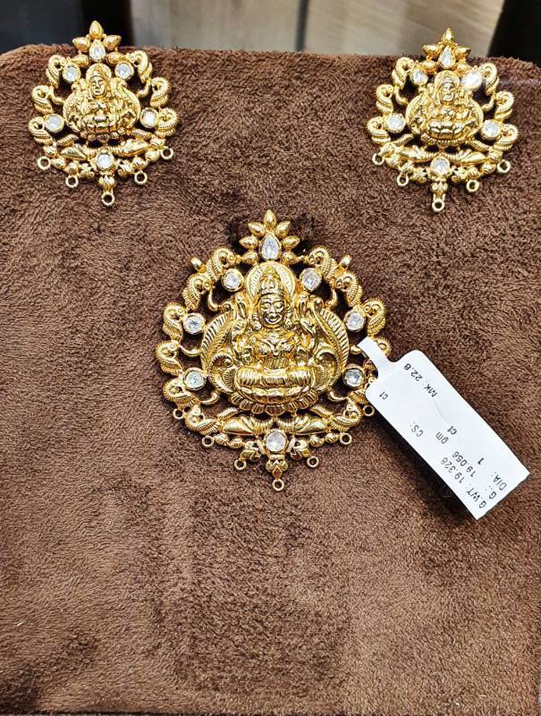 LAKSHMIJI TEMPLE GOLD JADAU POLKI PENDANT SET