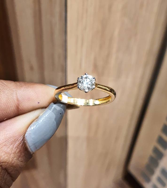 CLASSIC SOLITAIRE GOLD DIAMOND RING