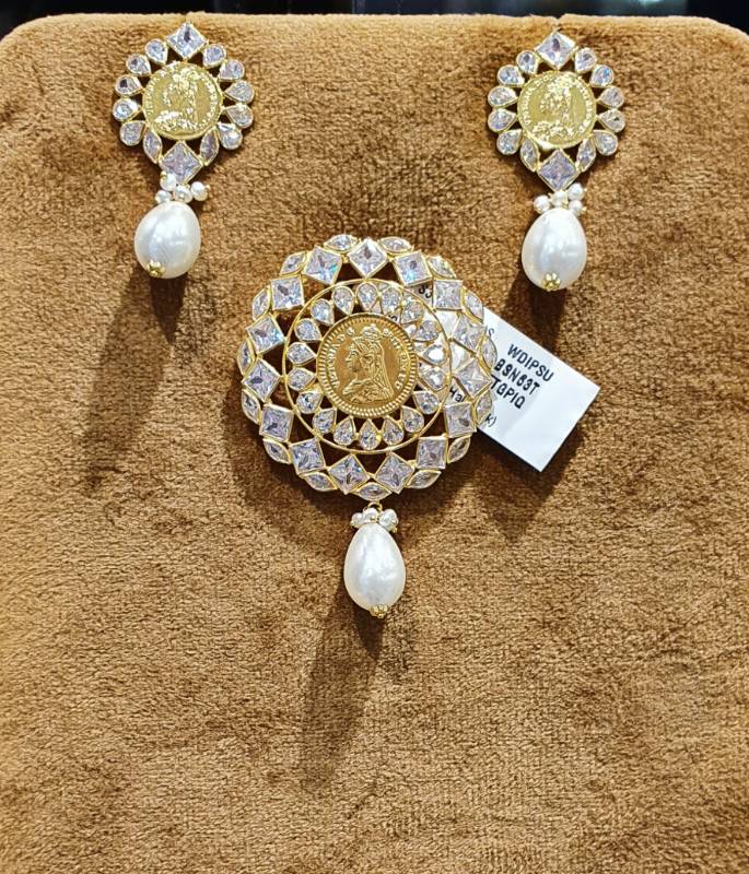 GINI MOTI GOLD ZIRCON POLKI PENDANT SET