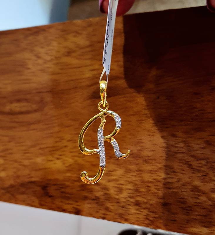 R  GOLD DIAMOND PENDANT