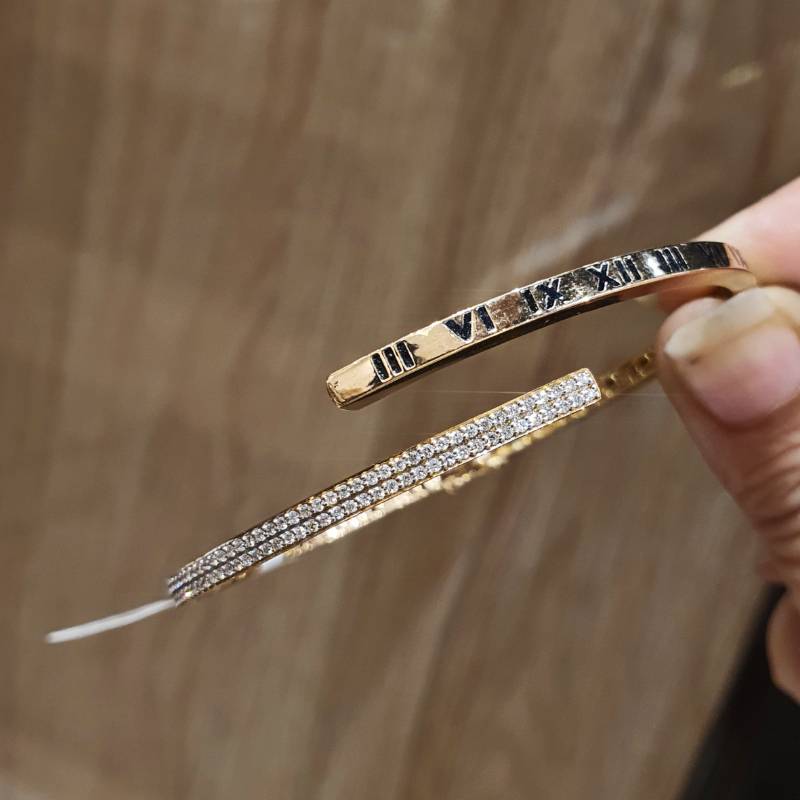 ROMAN NUMBERS GOLD DIAMOND BRACELET