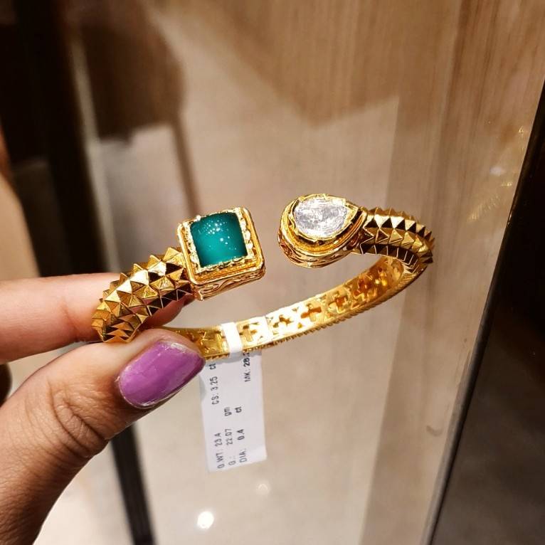 BETEL SQUARE  GOLD JADAU POLKI BANGLE