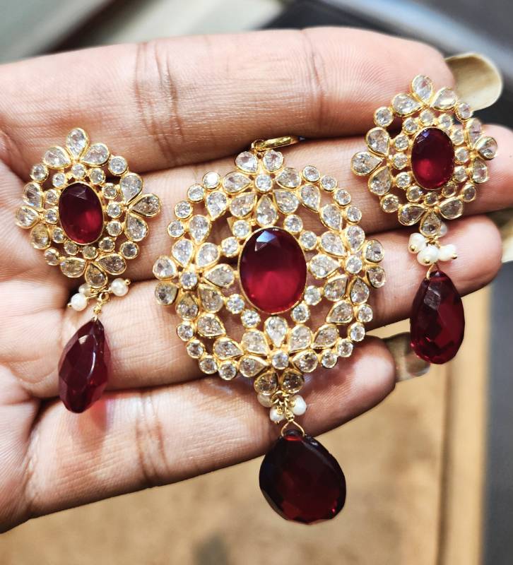FLOWER RED GOLD ZIRCON POLKI PENDANT SET