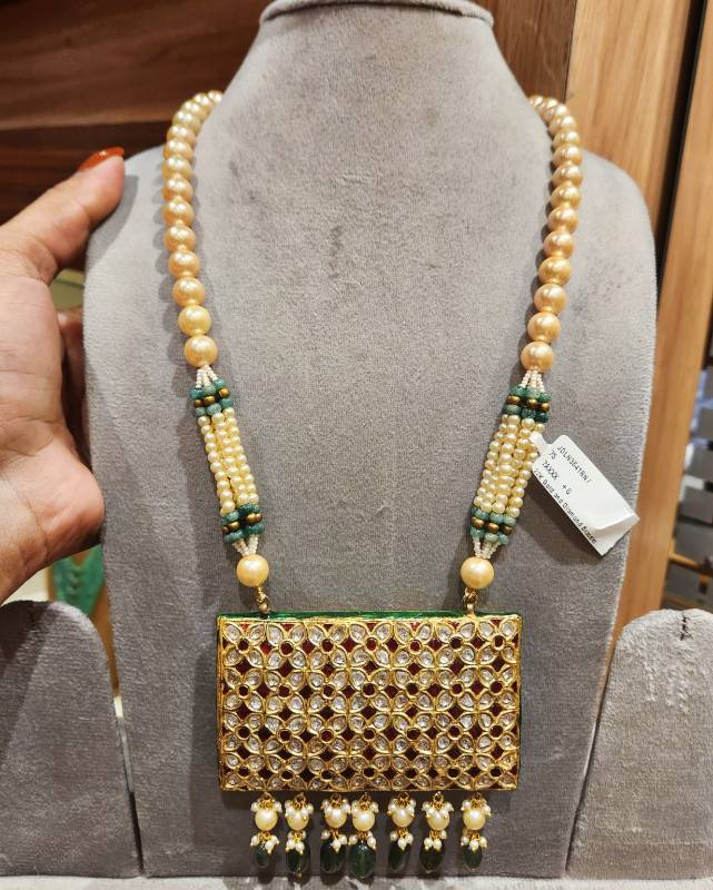 SQUARY  LIGHT WT GOLD JADAU NECKLACE SET