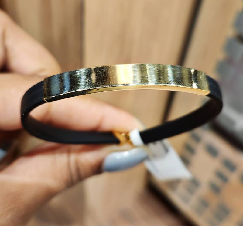 BLACK BAND PLAIN GOLD BRACELET
