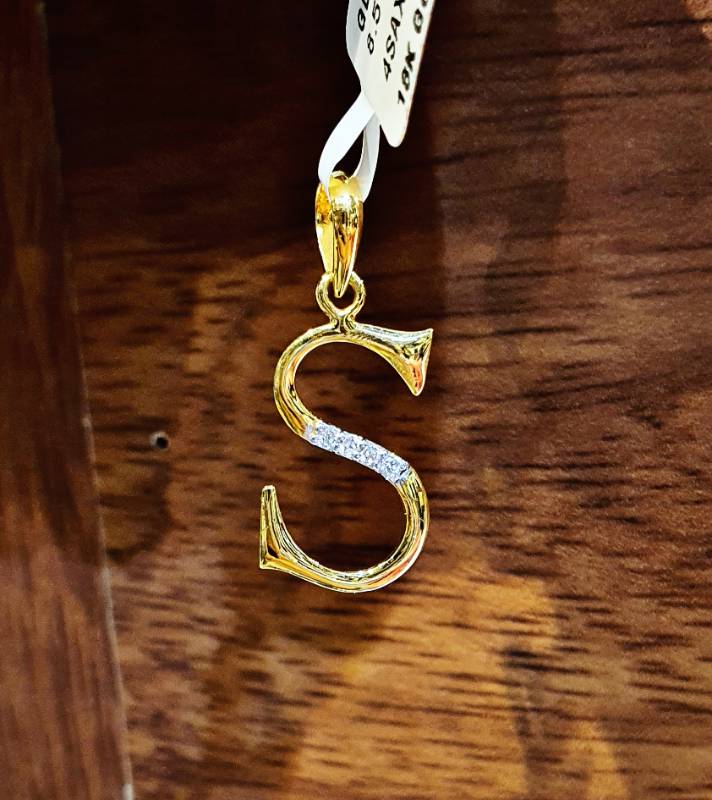 S  GOLD DIAMOND PENDANT
