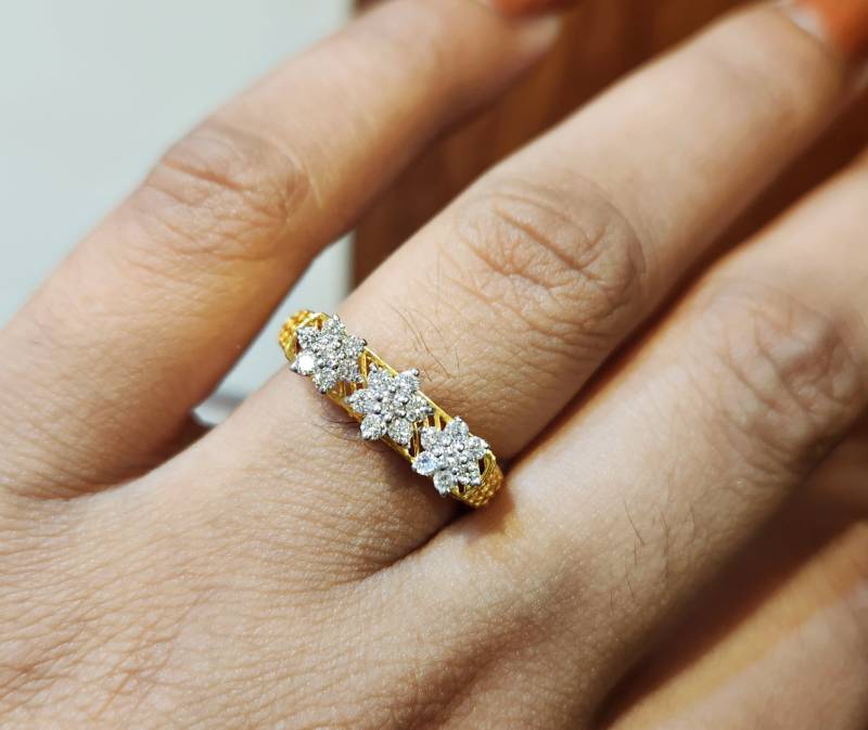 3 STAR GOLD DIAMOND RING